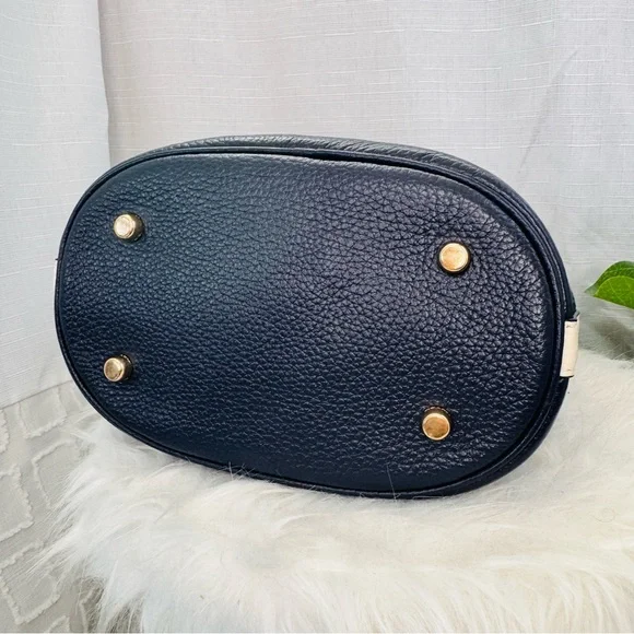 Coach denim bucket bag! EUC!! Like new - Picture 4 of 7